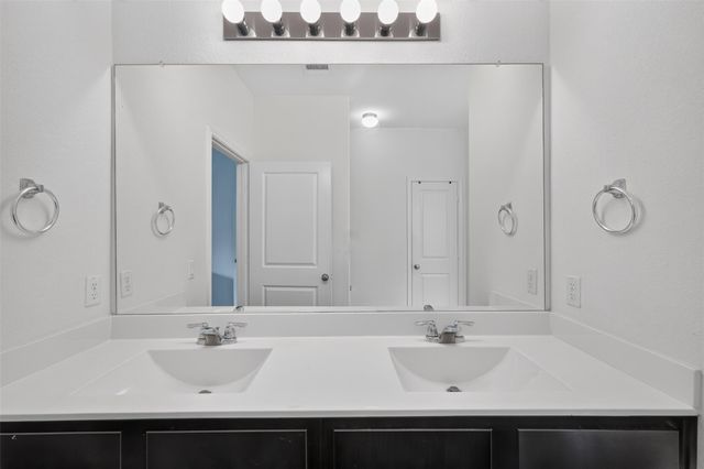 1301 Blackhaw LN, Leander, TX 78641