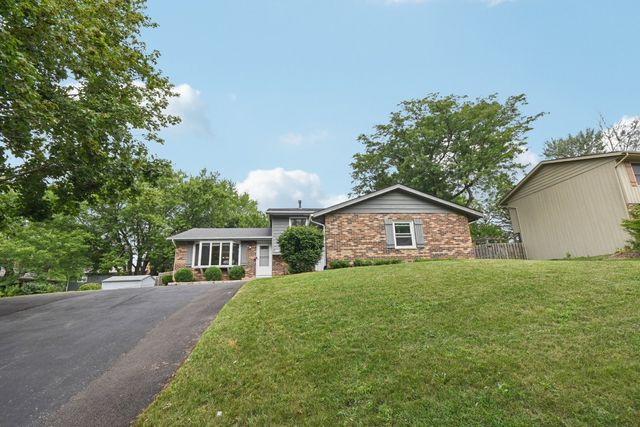 610 Chelsea Drive, Algonquin, IL 60102