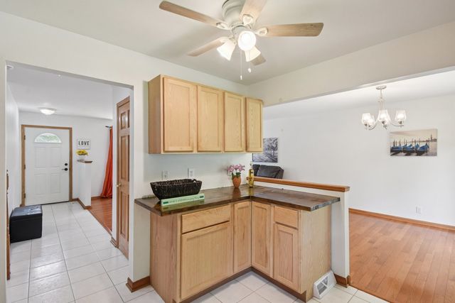610 Chelsea Drive, Algonquin, IL 60102