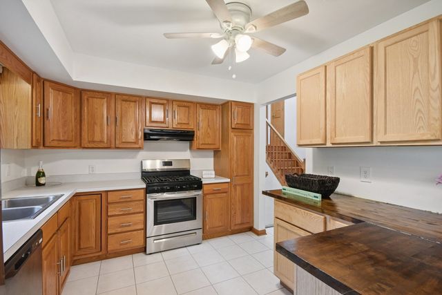 610 Chelsea Drive, Algonquin, IL 60102