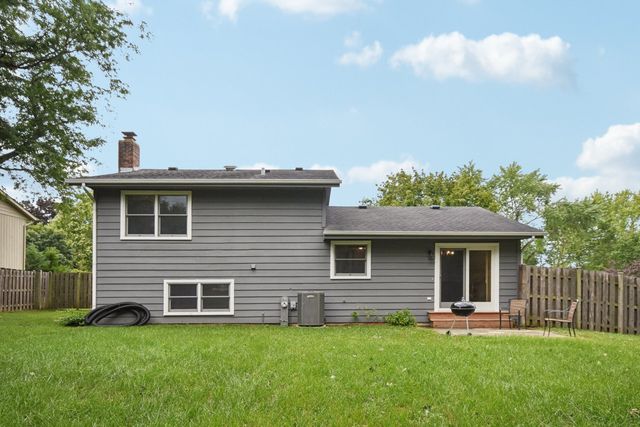 610 Chelsea Drive, Algonquin, IL 60102