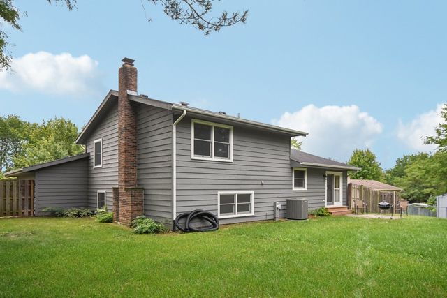 610 Chelsea Drive, Algonquin, IL 60102