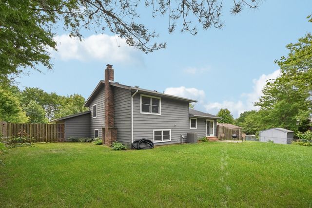 610 Chelsea Drive, Algonquin, IL 60102