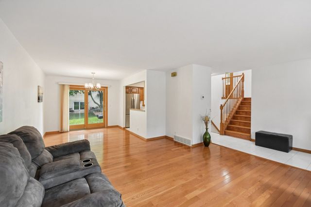 610 Chelsea Drive, Algonquin, IL 60102
