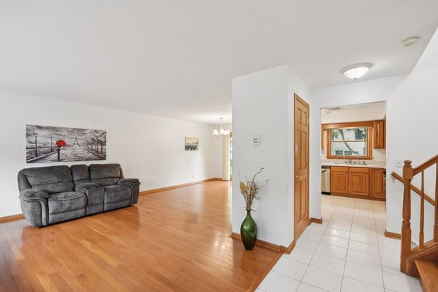 610 Chelsea Drive, Algonquin, IL 60102