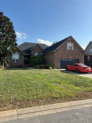 809 Renaissance Ave, Murfreesboro, TN 37129