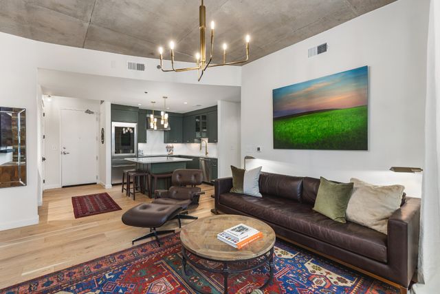 600 12th Ave S Apt 413, Nashville, TN 37203