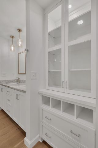 600 12th Ave S Apt 413, Nashville, TN 37203