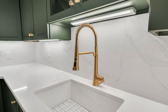 600 12th Ave S Apt 413, Nashville, TN 37203