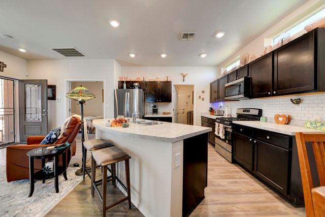 1348 Tierra Verde Loop NW, Los Lunas, NM 87031