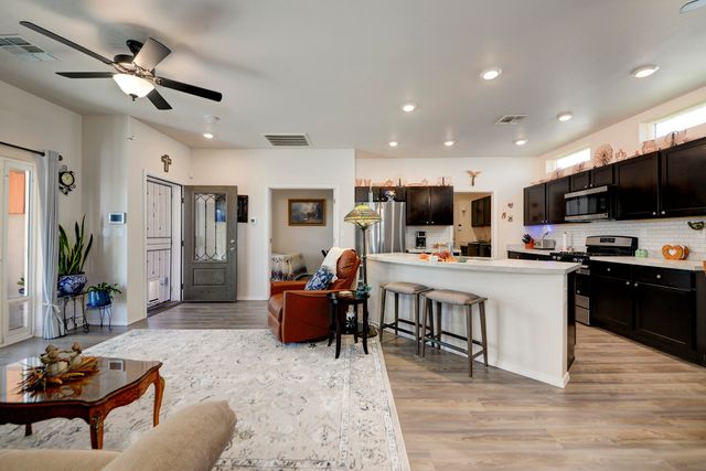 1348 Tierra Verde Loop NW, Los Lunas, NM 87031