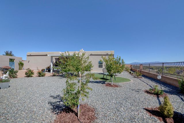 1348 Tierra Verde Loop NW, Los Lunas, NM 87031
