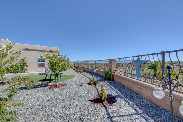 1348 Tierra Verde Loop NW, Los Lunas, NM 87031