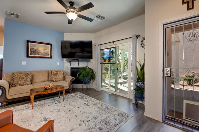 1348 Tierra Verde Loop NW, Los Lunas, NM 87031