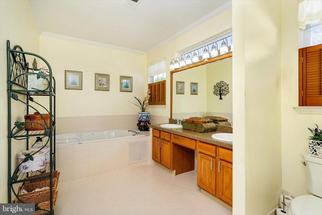 31 BARBARY LN, Columbus, NJ 08022
