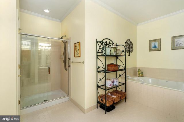 31 BARBARY LN, Columbus, NJ 08022