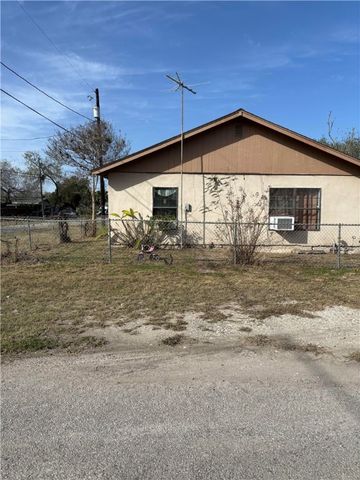 1315 S King St, Alice, TX 78332