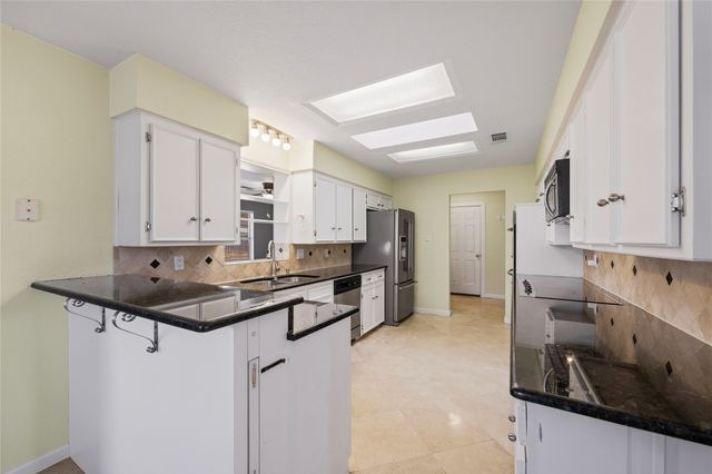 322 N Greenstone Lane, Duncanville, TX 75116