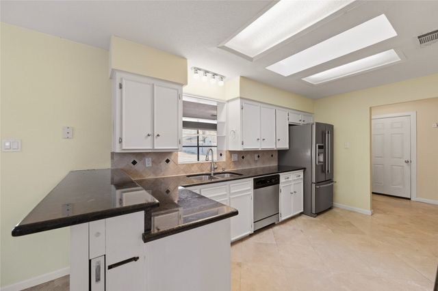 322 N Greenstone Lane, Duncanville, TX 75116