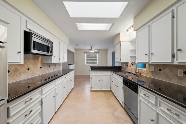 322 N Greenstone Lane, Duncanville, TX 75116