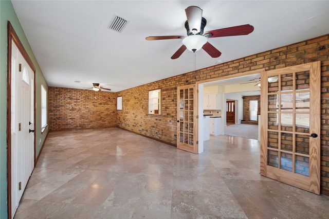 322 N Greenstone Lane, Duncanville, TX 75116