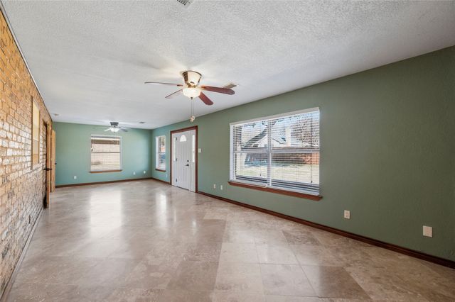 322 N Greenstone Lane, Duncanville, TX 75116