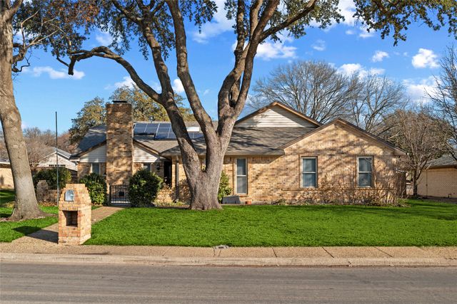 322 N Greenstone Lane, Duncanville, TX 75116