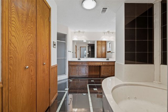 322 N Greenstone Lane, Duncanville, TX 75116