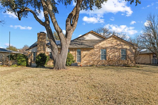322 N Greenstone Lane, Duncanville, TX 75116