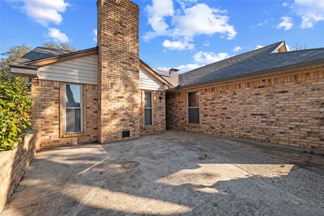 322 N Greenstone Lane, Duncanville, TX 75116