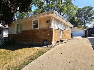 623 Yeoman Street, Waukegan, IL 60085
