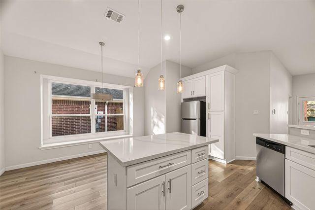 902 Norfolk Drive, Pearland, TX 77584