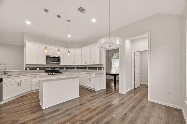 902 Norfolk Drive, Pearland, TX 77584