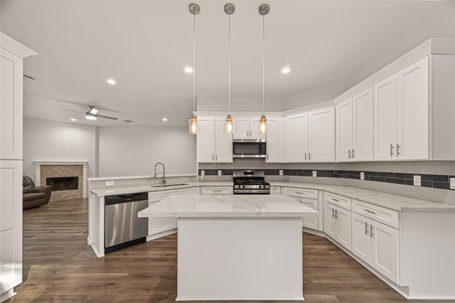 902 Norfolk Drive, Pearland, TX 77584