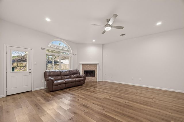 902 Norfolk Drive, Pearland, TX 77584