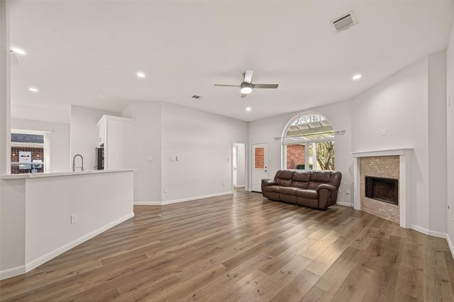 902 Norfolk Drive, Pearland, TX 77584