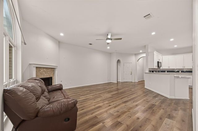 902 Norfolk Drive, Pearland, TX 77584