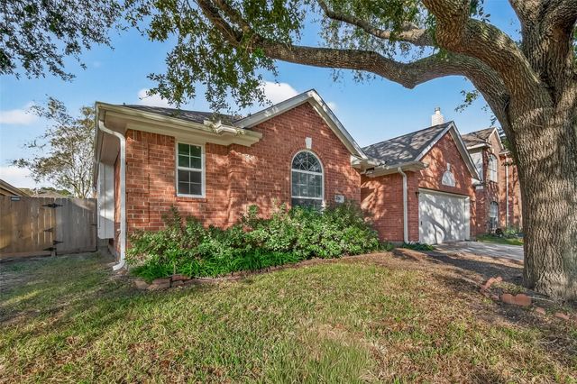 902 Norfolk Drive, Pearland, TX 77584