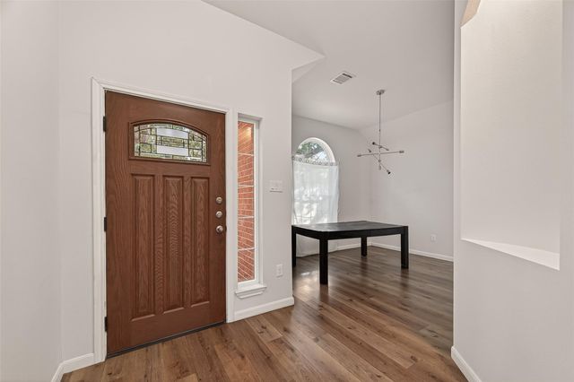 902 Norfolk Drive, Pearland, TX 77584