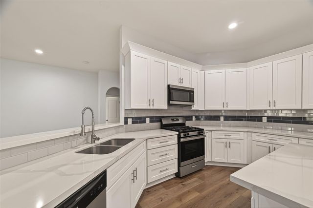 902 Norfolk Drive, Pearland, TX 77584