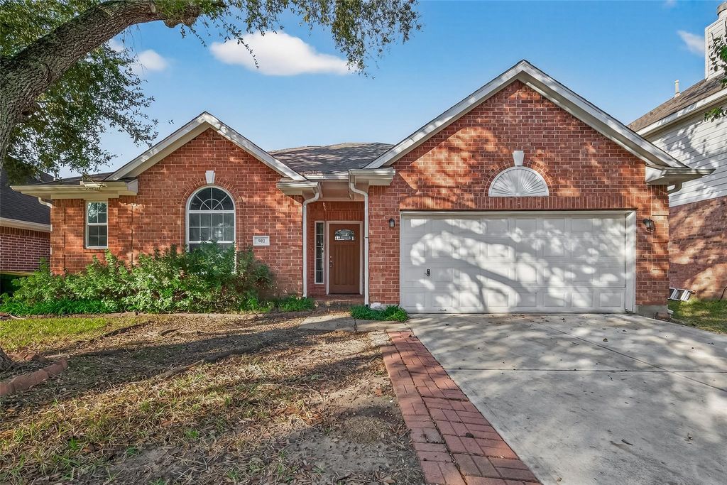 902 Norfolk Drive, Pearland, TX 77584