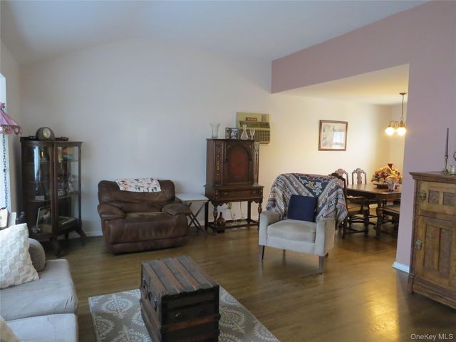 1358 Milanna Lane, Wantagh, NY 11793