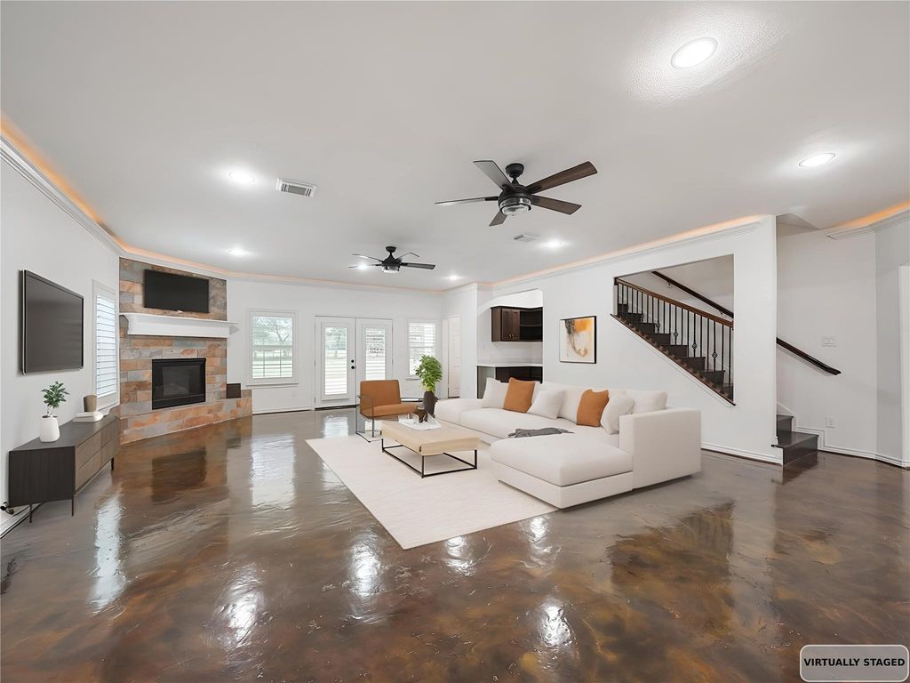 Image 10 of property listing at 1401 Heritage S, Richmond, TX 77406