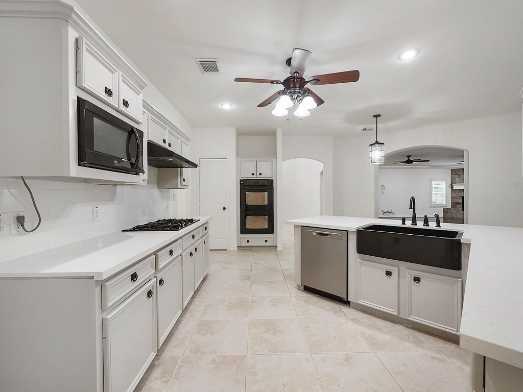 Image 16 of property listing at 1401 Heritage S, Richmond, TX 77406