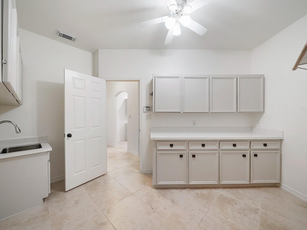 Image 27 of property listing at 1401 Heritage S, Richmond, TX 77406