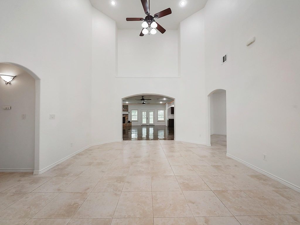 Image 9 of property listing at 1401 Heritage S, Richmond, TX 77406