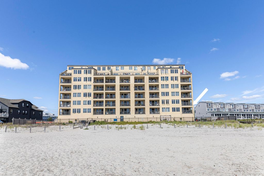 191 E Grand Avenue 301, Old Orchard Beach, ME 04064 — exterior