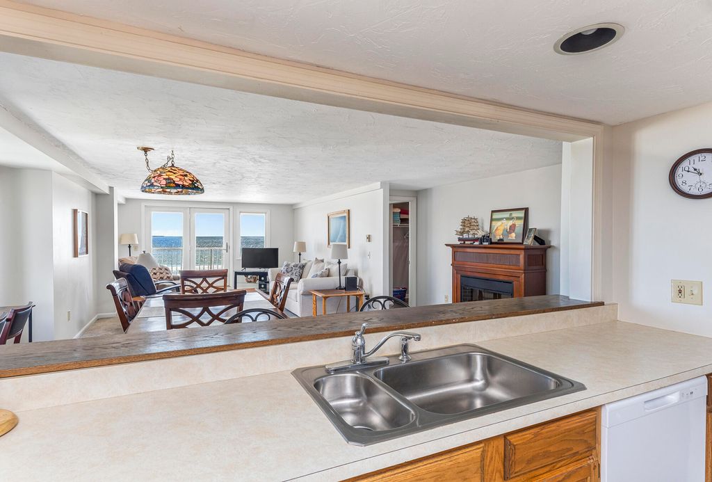 191 E Grand Avenue 301, Old Orchard Beach, ME 04064 — photo 2