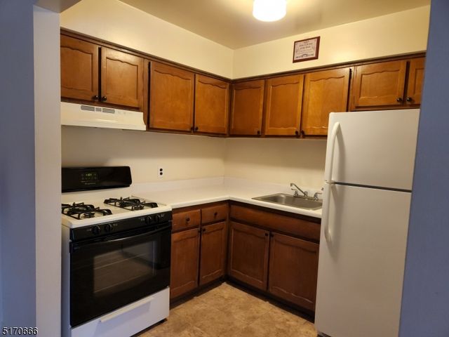 565 Grove St A-5 A-5, Clifton City, NJ 07013