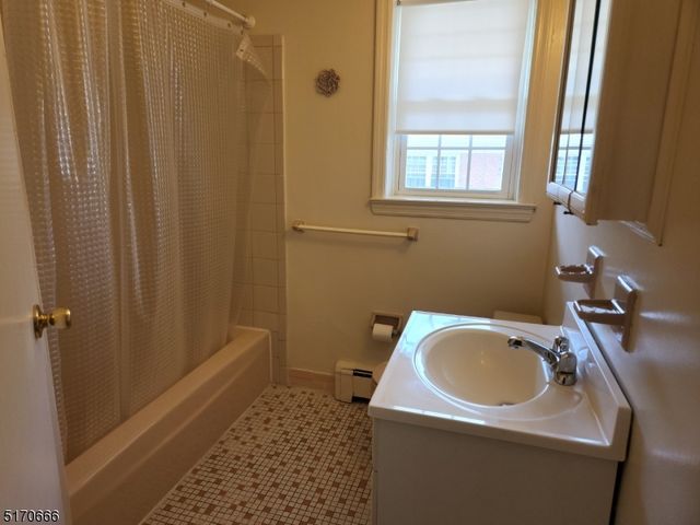 565 Grove St A-5 A-5, Clifton City, NJ 07013